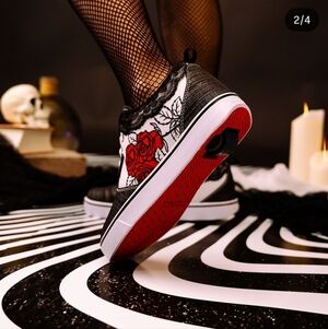 Heely's Heelyween Pro 20 Wheeled Skate Shoes Size 7Y / 8 Women's Rose/Lace